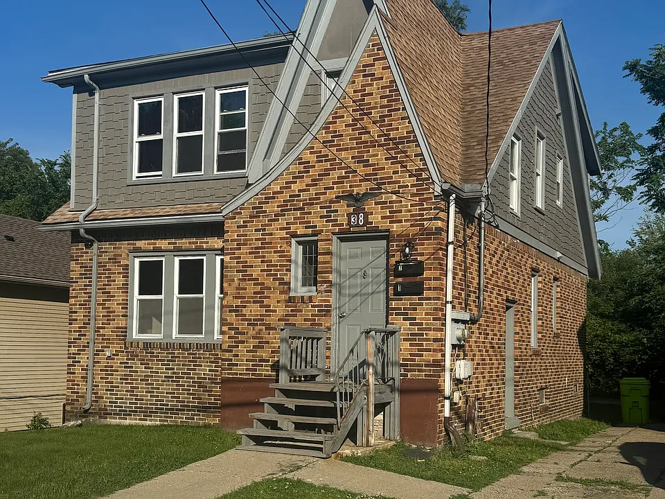 38 Cadillac St #2