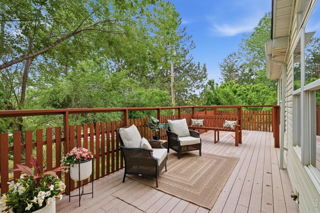 108 E Douglas Rd