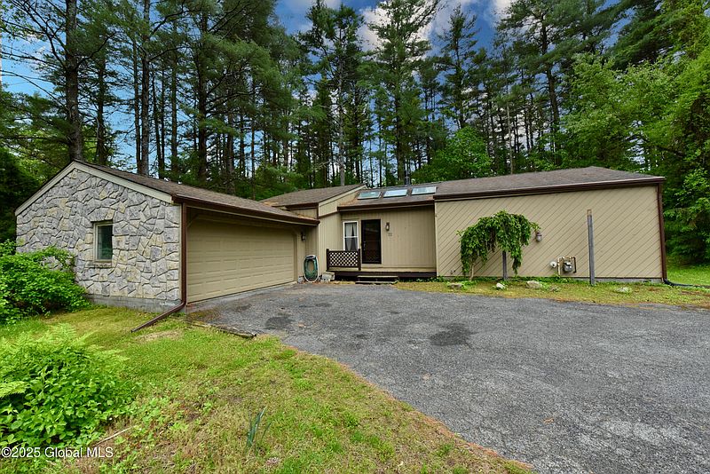 3rd image of 22 Teaberry Place