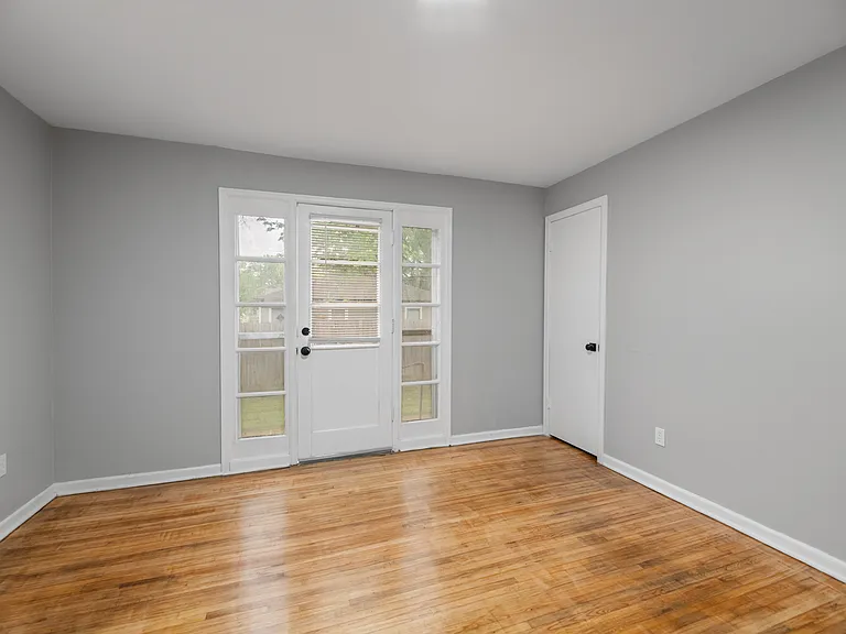 119 S Custer Ave — Photo 7