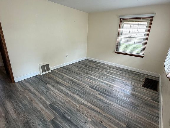 3rd image of 2102 Superior St