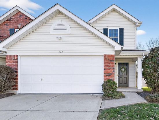 122 Homeshire Dr #11, Wentzville, MO 63385