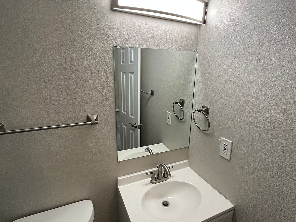 1st image of 706 NE 17th St