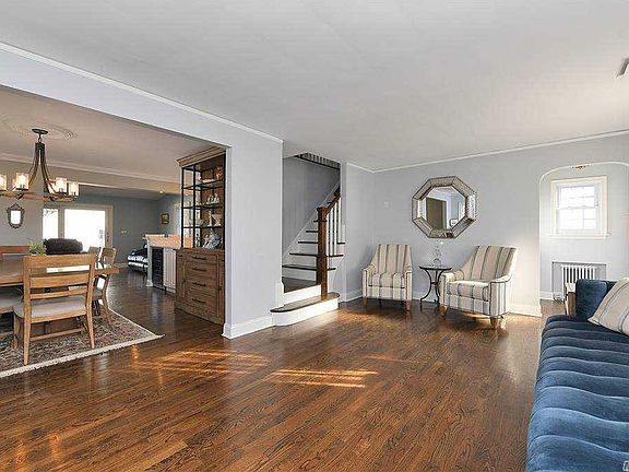 4th image of 36 Rockville Dr