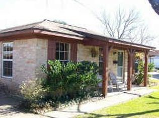 100 Timber Ln, Highlands, TX 77562