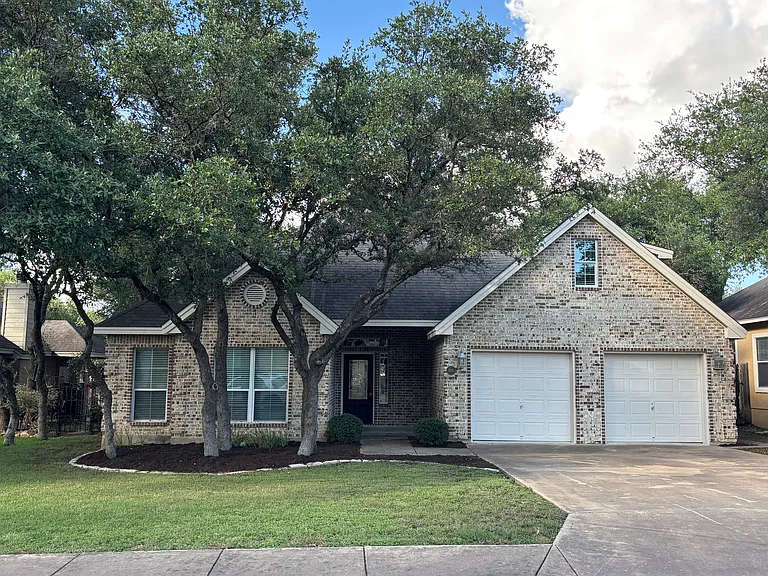 2610 Fairwood Dr — Photo 1