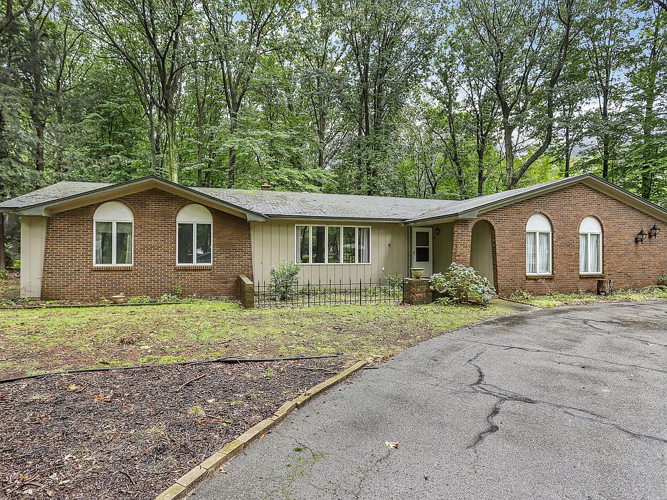 1st image of 134 Oakwood Ave