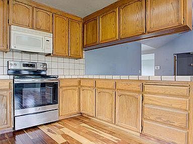 1st image of 9393 W Alameda St