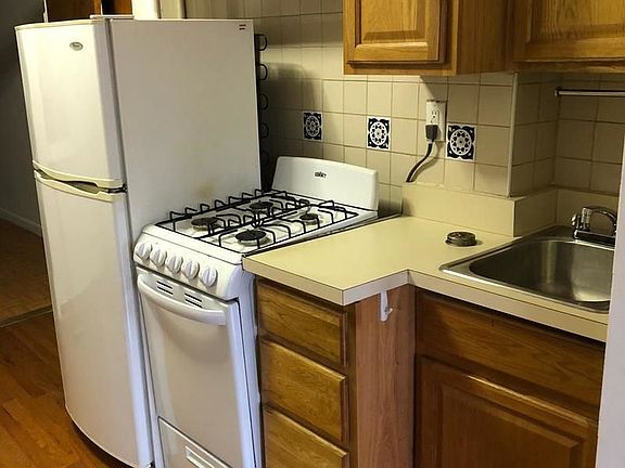 4th image of 429 W 45th St APT 4RW