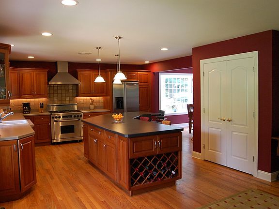 Custom Kitchen w/Island