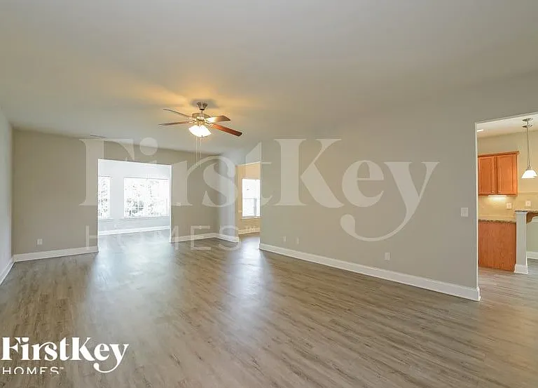 4960 Long Grove Dr — Photo 3