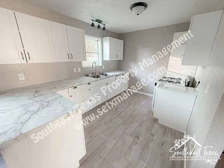 620 Smelker St — Photo 6