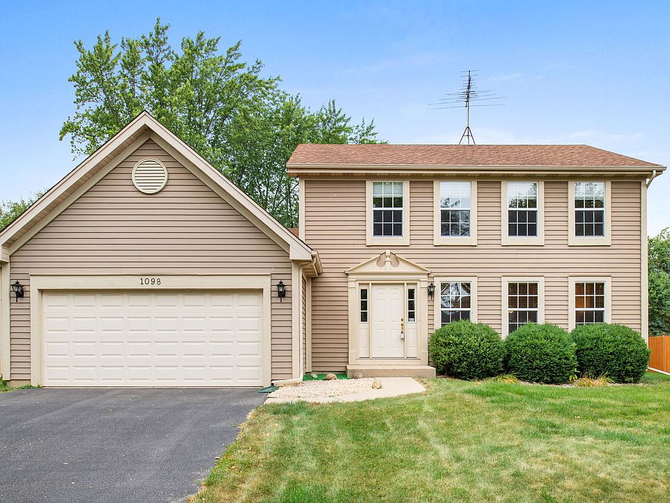 1098 Oak Wood Dr Carol Stream IL 60188 Zillow