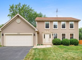 1098 Oak Wood Dr, Carol Stream, IL