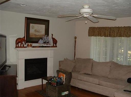 4th image of 111 Pebble Ln