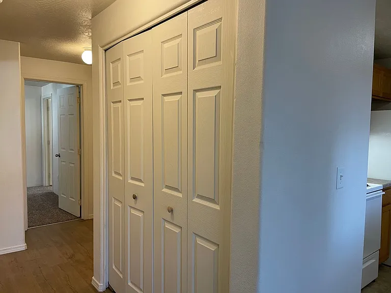 2393 Howard Ave #B — Photo 8