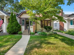 47 Wellesley Dr, Pleasant Ridge, MI 48069