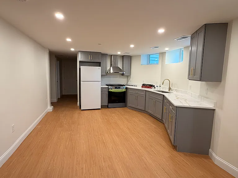 12 Rowena St #3 — Photo 2