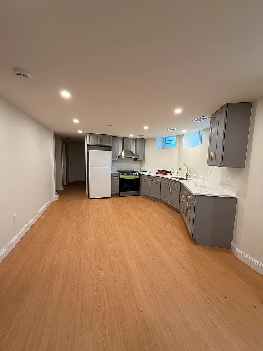 Building Photo - 12 Rowena St #3
