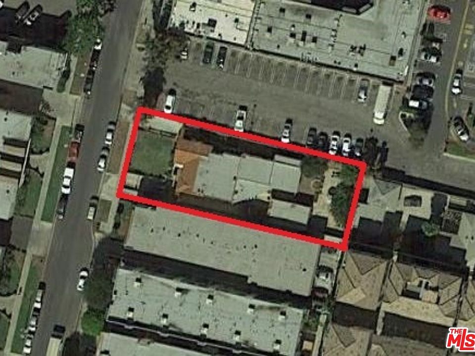 2nd image of 1420 S Point View St