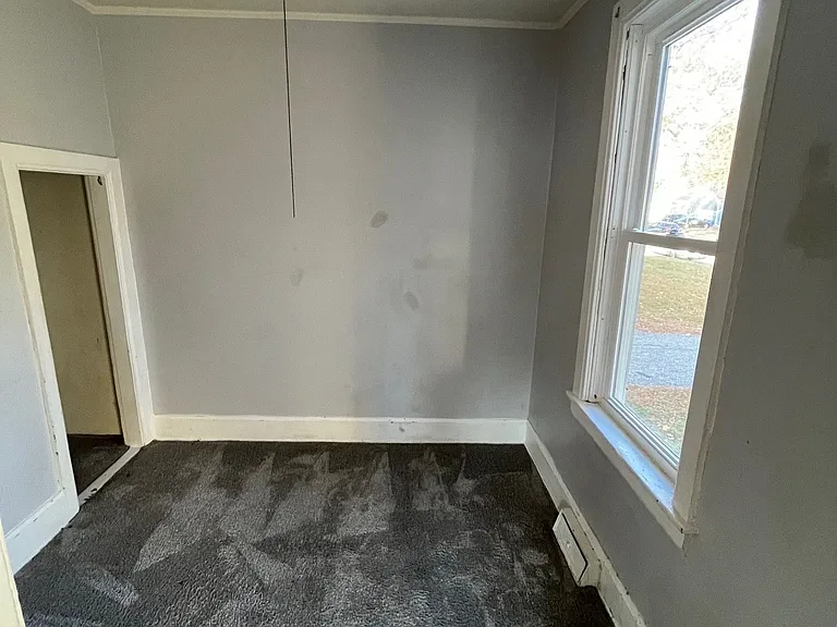 567 E School St — Photo 6