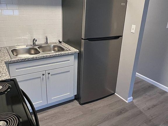4th image of 621 De Votie Ave APT 3
