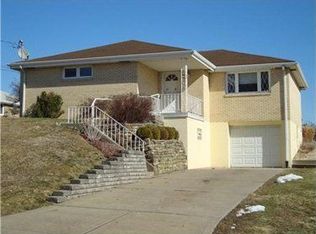 202 Thorncrest Dr, Mc Kees Rocks, PA 15136