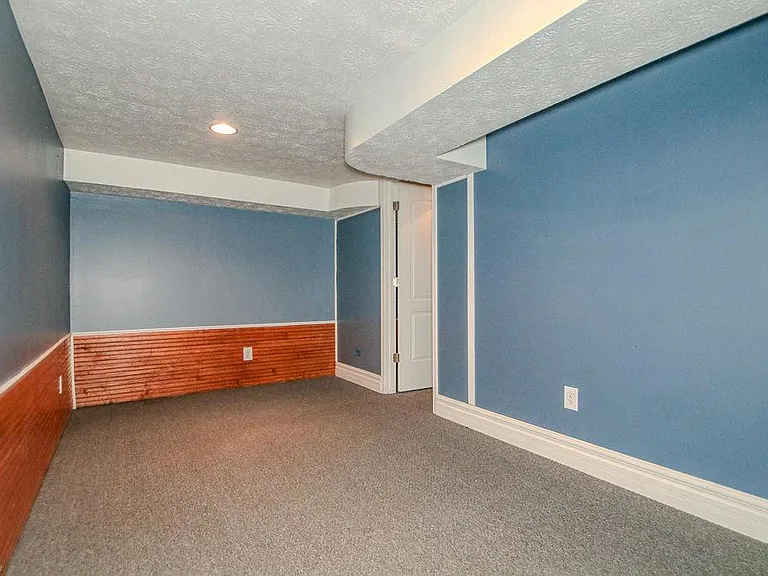 12433 Webster Rd — Photo 47
