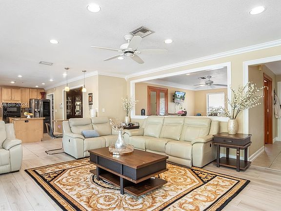 2nd image of 845 W Plantation Cir
