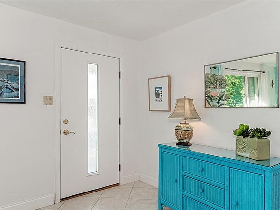 4th image of 99 Island Cir