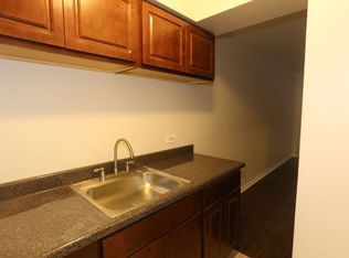 1040 Hollywood, Chicago, IL 60660