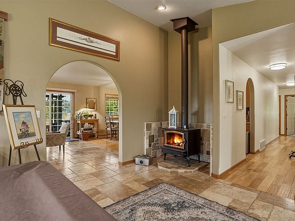 5th image of 155 Edens Ln