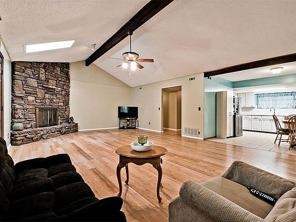 4th image of 3007 Parkwood Dr