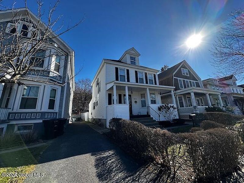 2nd image of 844 7th Avenue