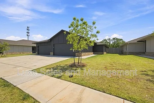 8012 NW 110th Dr Photo 1