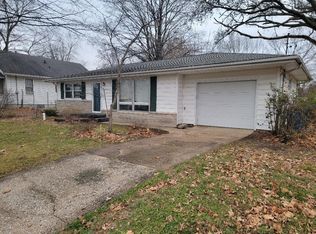 1007 E College Ave, Greenville, IL