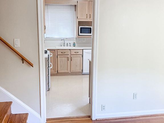 4th image of 5332 Taney Ave