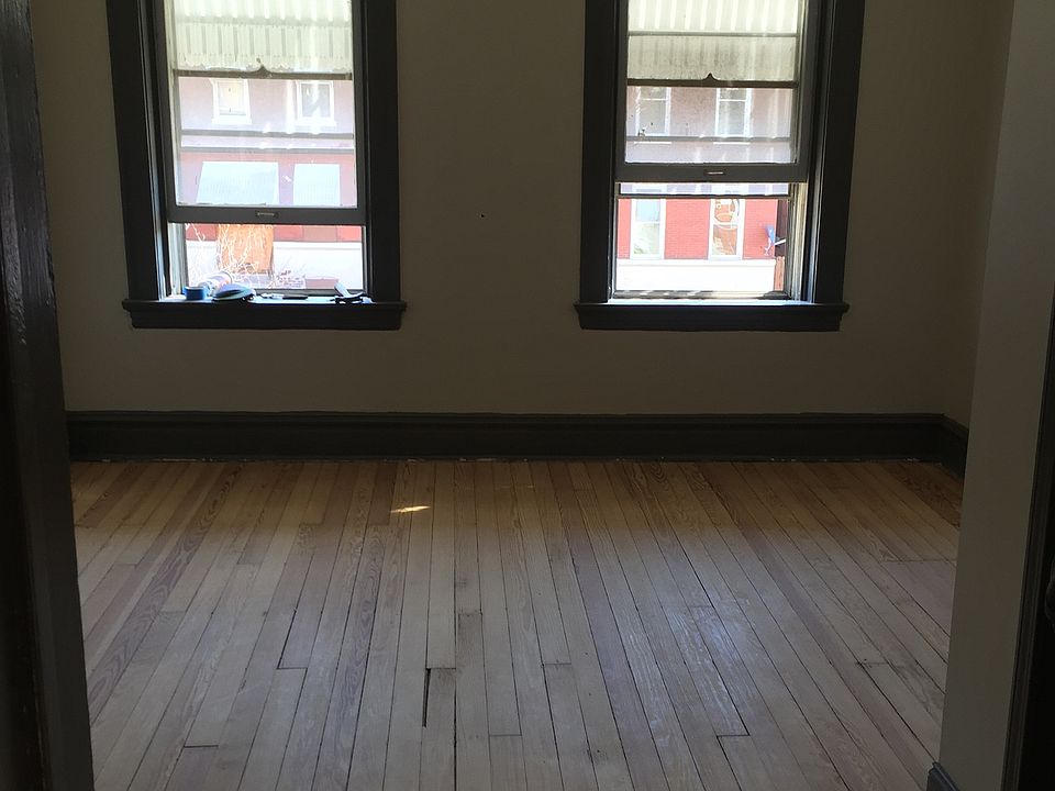 Upstairs bedroom 
