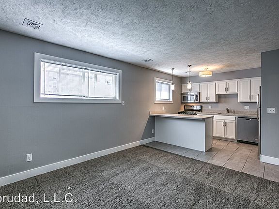 5th image of 428 N 40th St APT 01