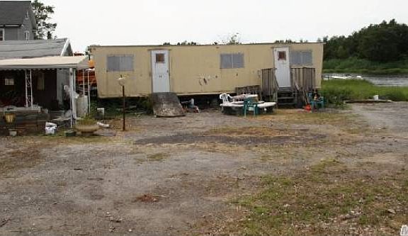 5th image of 15522 Broad St