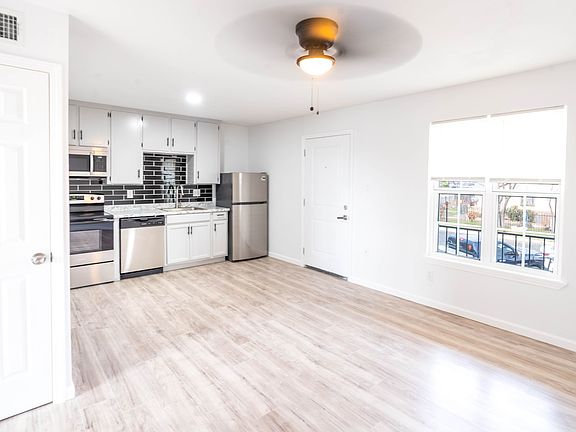 3rd image of 1006 Harbour Ave #2