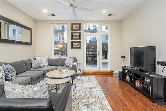 2nd image of 1100 Adams St APT 216