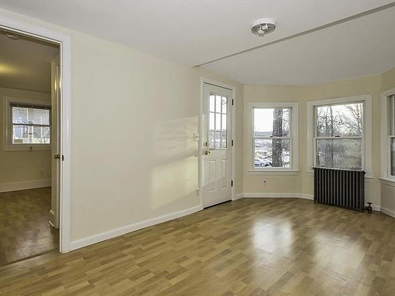 4th image of 104 Joan Corwin Way
