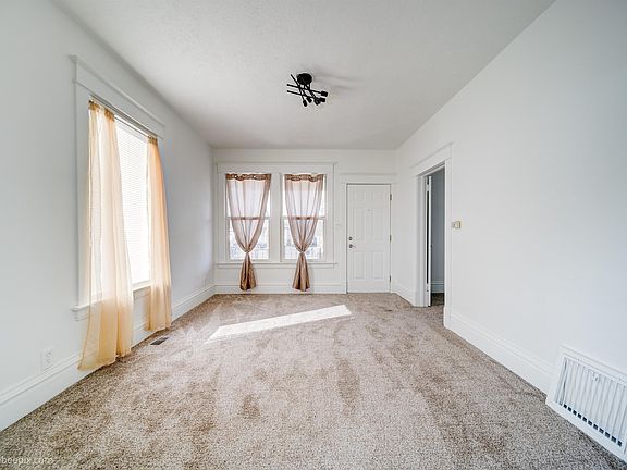 4th image of 2512 E Everett Ave
