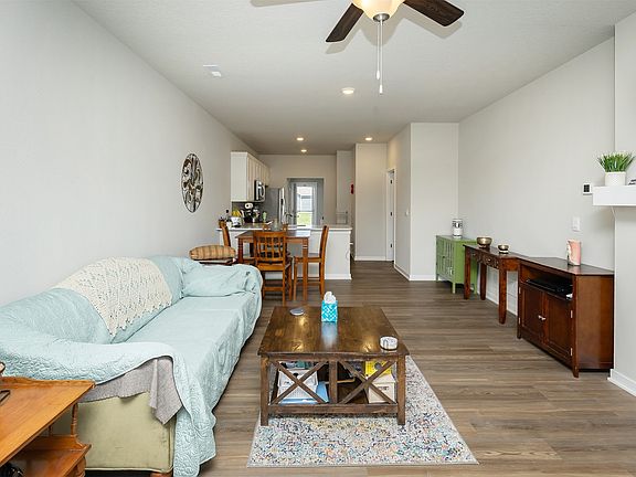 4th image of 3077 NW Irvinedale Dr