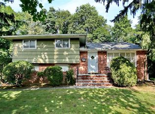 20 Inwood Ln, Spring Valley, NY 10977