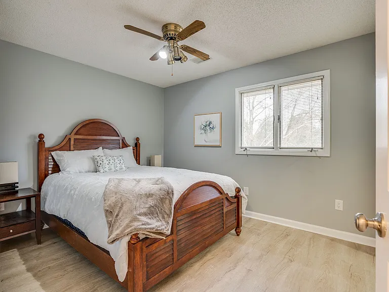 5009 Emerald Dr — Photo 12
