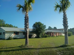 46 Veterans Ln, Freeport, FL 32439