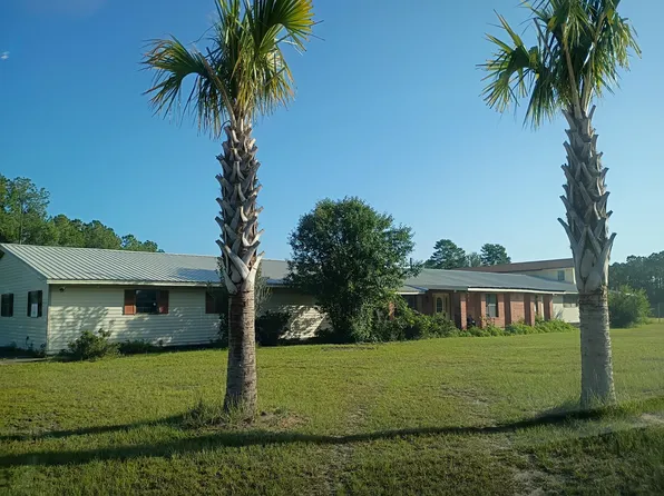46 Veterans Ln, Freeport, FL 32439