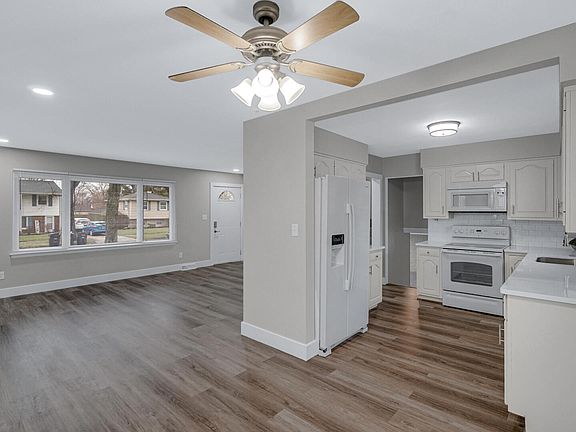 5th image of 1066 W 10th Pl
